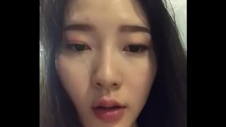 Gái xinh vú thâm tự sướng trong phòng tắm